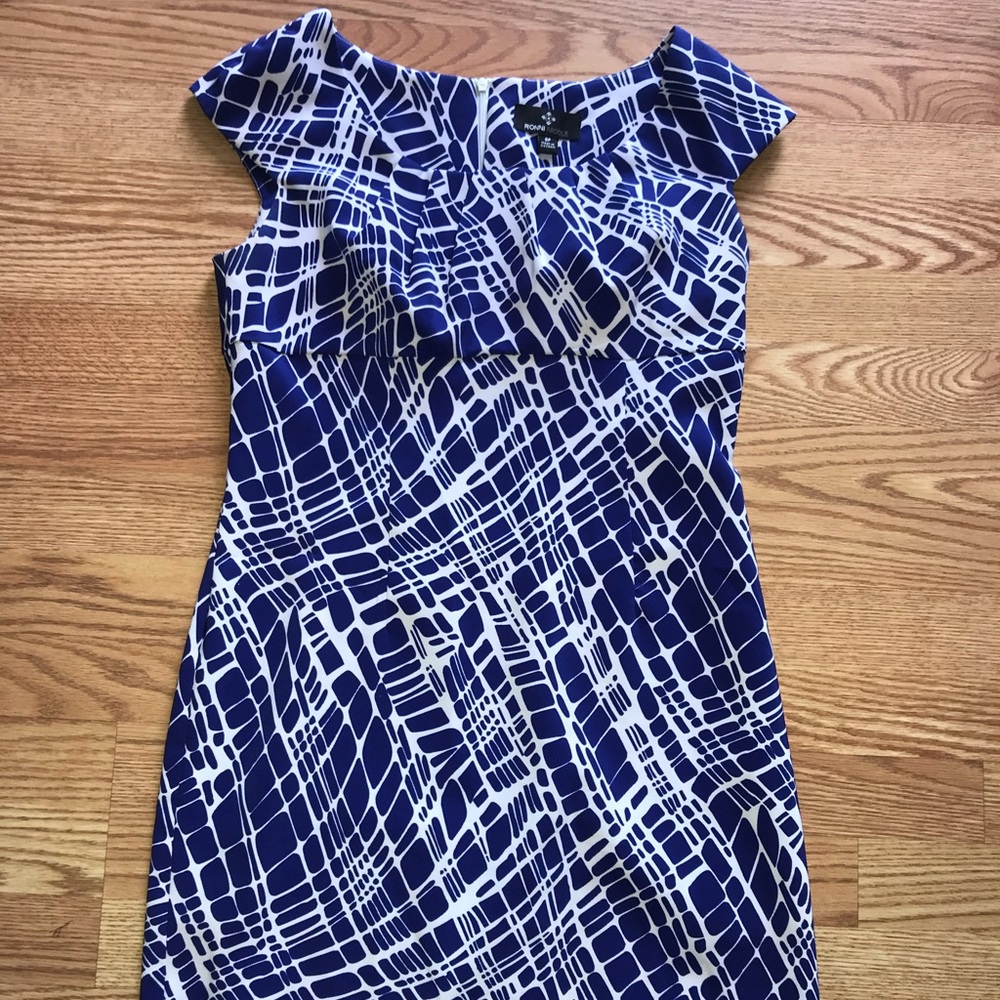 ROYAL BLUE AND WHITE PROFESSIONAL DRESS. Size 8P